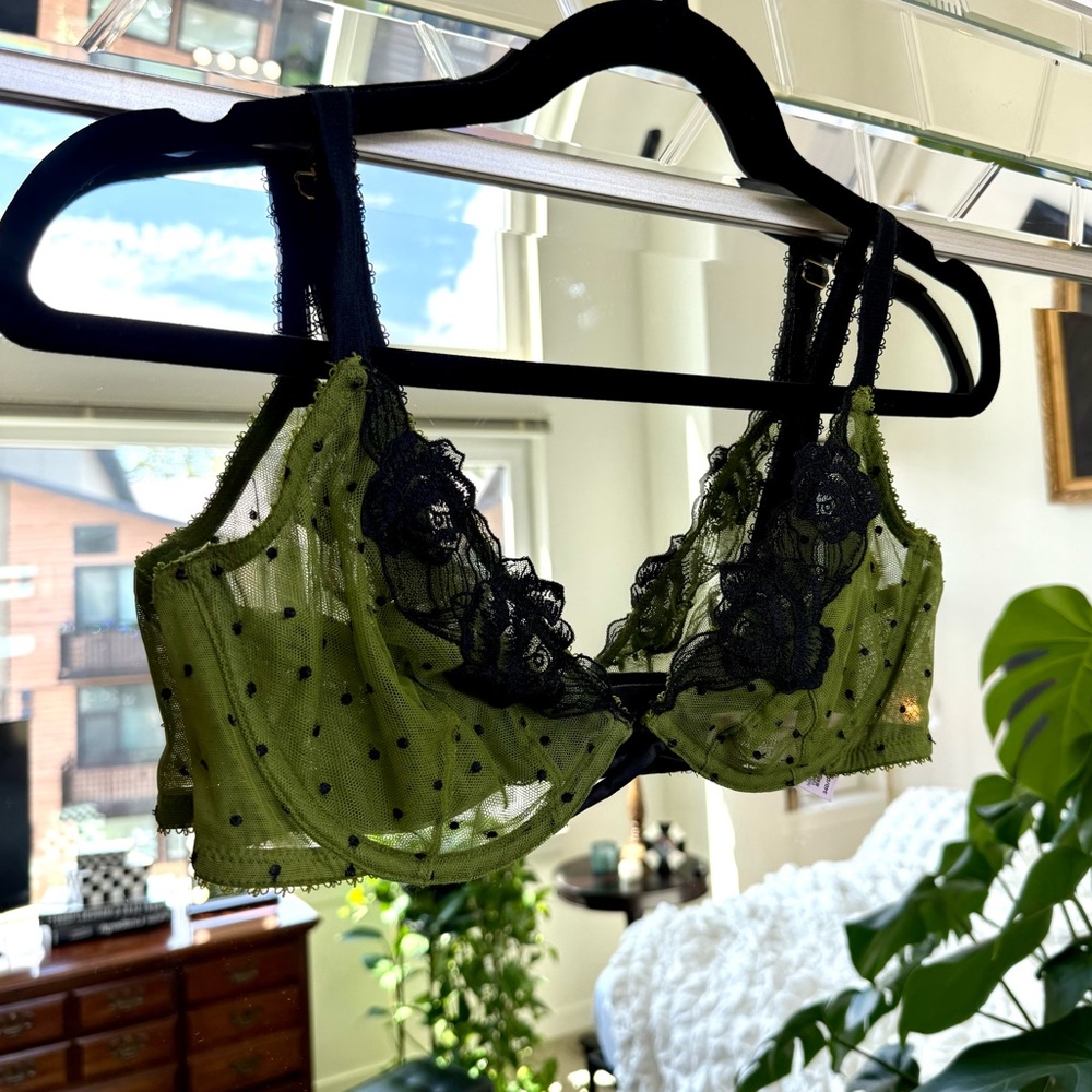 Victoria’s Secret Unlined Mesh / Lace Bra - Size 34D